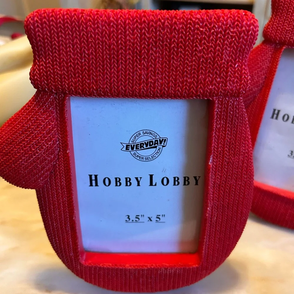 Hobby Lobby Set of 3 Red Mitten Photo Frames Vintage Christmas‎ Size 3.5” x 5”